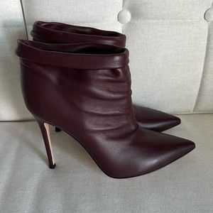 Gianvito Rossi “ 39” Brand New never worn! Perfect leather Booties for now 💞